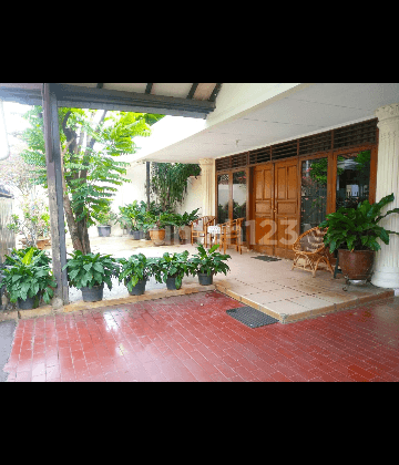 Rumah Asri siap huni Lokasi Strategis