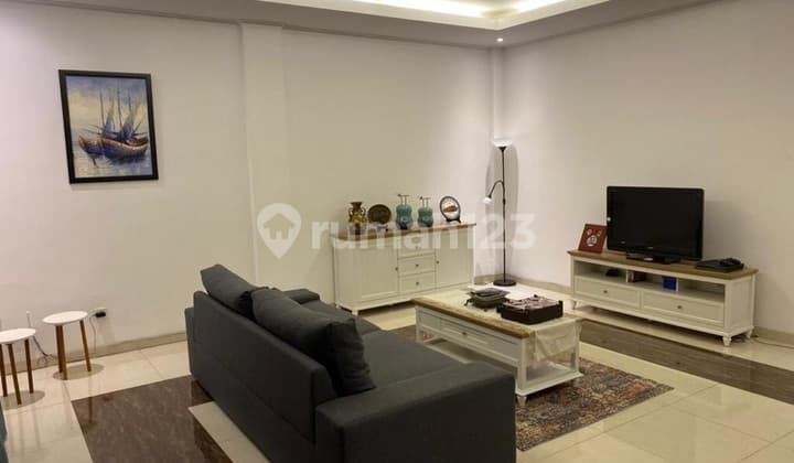 Rumah baru di Cipete dengan swimming pool