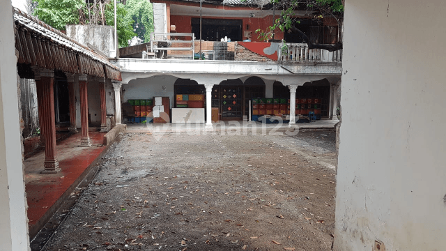 Rumah Tua luas 1295 dimampang prapatan jakarta hanya dihitung tanah saja pemilik sangat BU