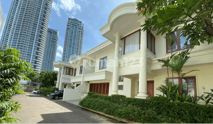 Rumah Mewah dalam Komplek dekat Kemang Village, Kemang, Jakarta Selatan