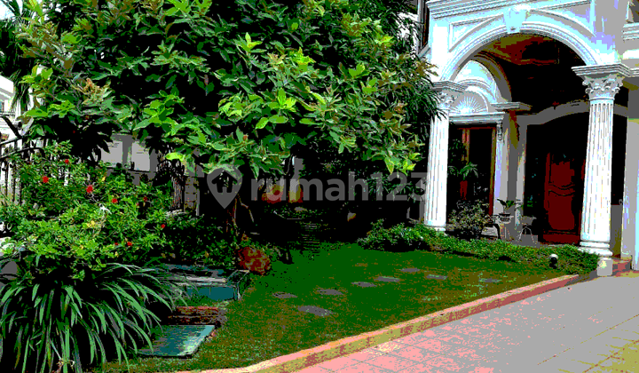 Rumah Mewah Pantai Mutiara Jakarta Utara
