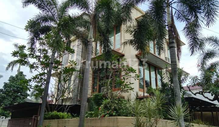 Rumah Mewah 3,5 Lantai Puri Indah