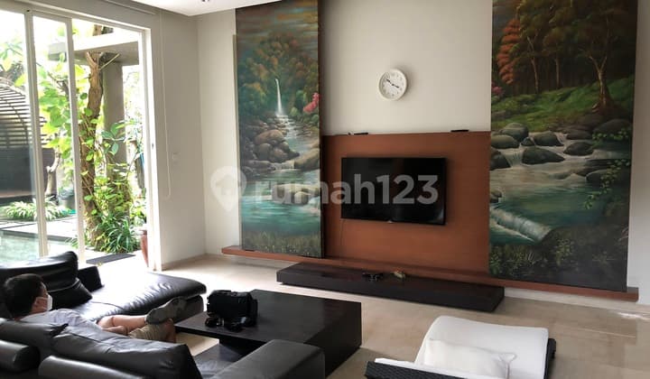 Rumah Furnished Mewah Modern Kawasan Taman Golf Karawaci (LOKASI STRATEGIS)