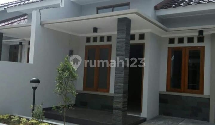 Rumah strategis bangunan kokoh anti banjir