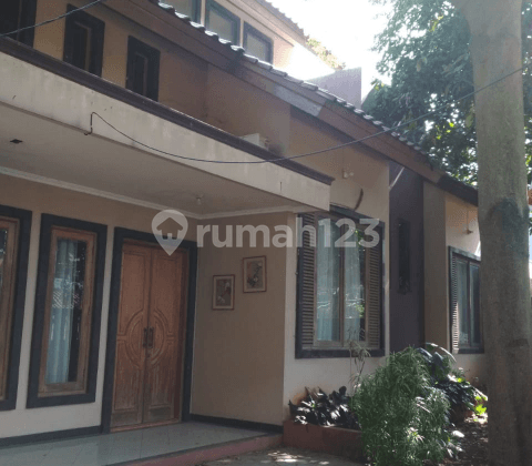 Rumah asri dan terawat di Cinere