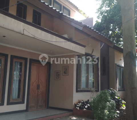 Rumah asri dan terawat di Cinere