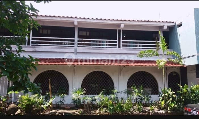 Boarding House Behind Botani Square