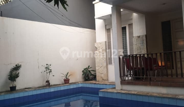 RUMAH dpn TAMAN di Jl RAJASA, SENOPATI, KEBAYORAN BARU, JAKSEL