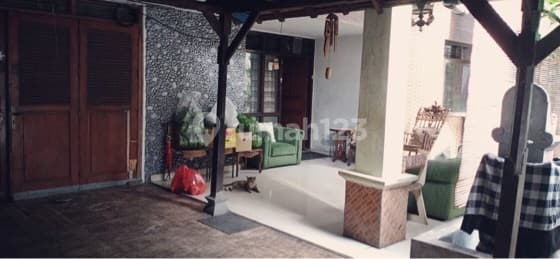 Rumah Dengan Nuansa Bali Strategis di Pusat Kota Jakarta Pusat