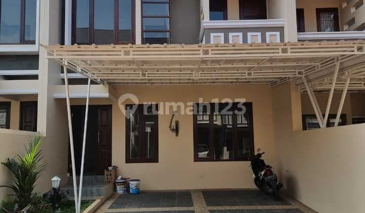 Di jual Rumah ready stok dalam komplek lokasi strategis di Jaksel
