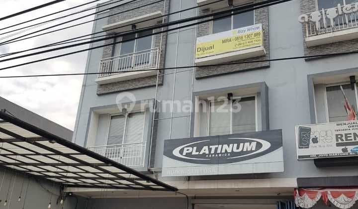 Ruko gandeng 2 pinggir jalan Raya Utama Bekasi Timur