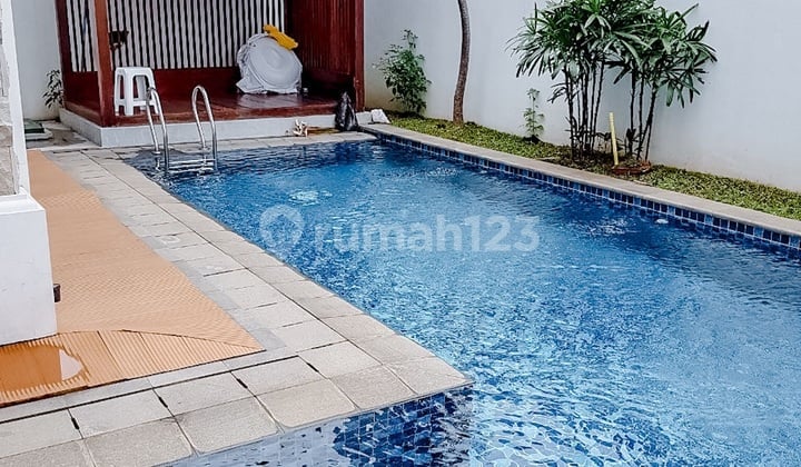 Rumah Bagus Emerlad Mansion di Lippo Cikarang With Swimming Pool