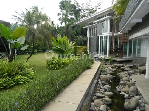 Beautiful Asri House, Suitable for a Private Home or Private Office in Sector 5.