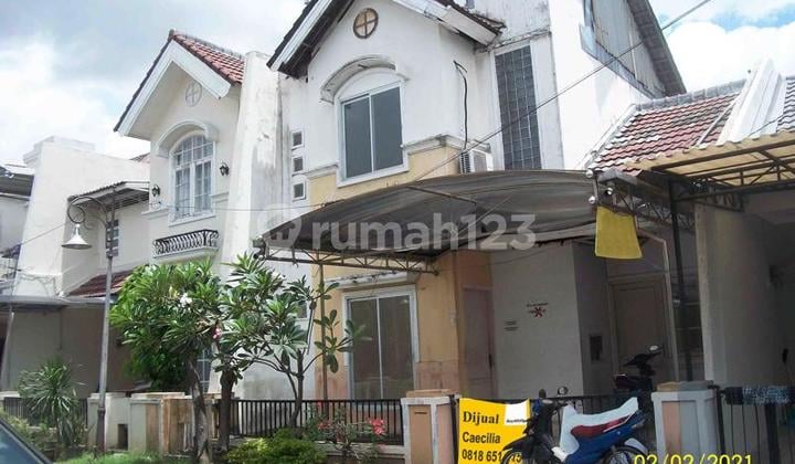 Rumah di Royal Park Kutisari, Terawat, Row Jalan depan Lebar + Paving, One Gate, Siap Huni