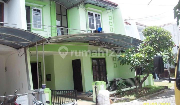 Rumah di Royal Park Kutisari , Bagus + Terawat, Row Jalan depan Lebar + Paving, One Gate, Siap Huni.
