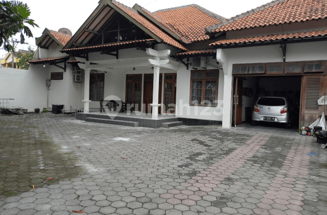RUMAH HITUNG TANAH DI JALAN ADISUMARMO BANYUANYAR SOLO