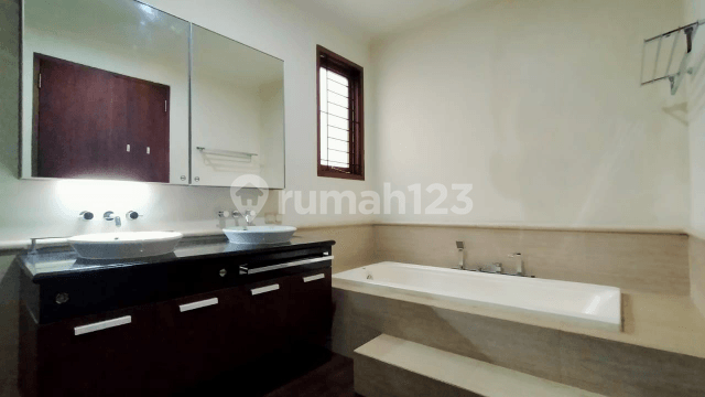 Townhouse Near To Nas School And Standby Technician And 24H Security