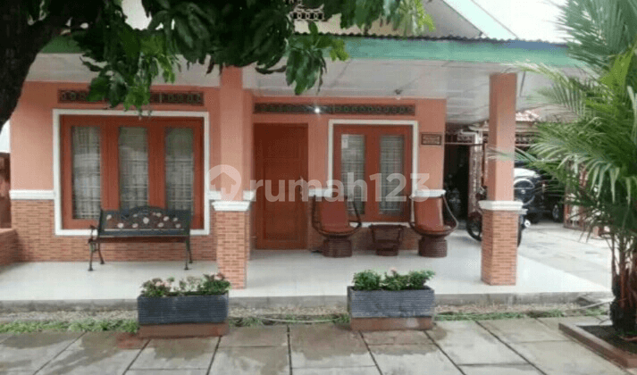 Rumah Tua Apik Dan Terawat Layak Huni