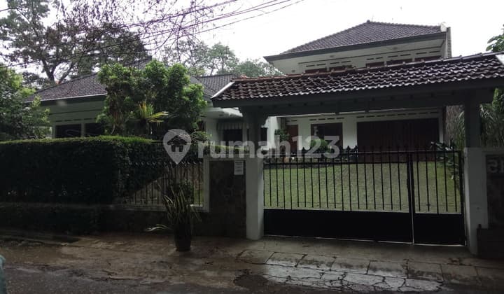 harga menarik rumah asri ada kolam renang sayap dago bandung