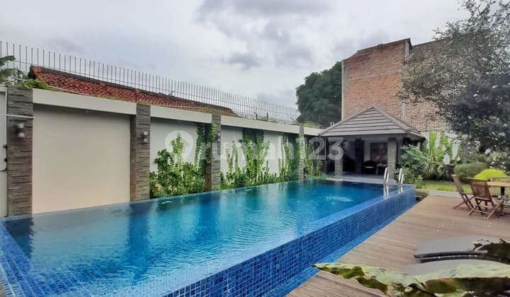 RUMAH MEWAH dan MEGAH at JAGAKARSA dekat GOLF MATOA, JAKSEL