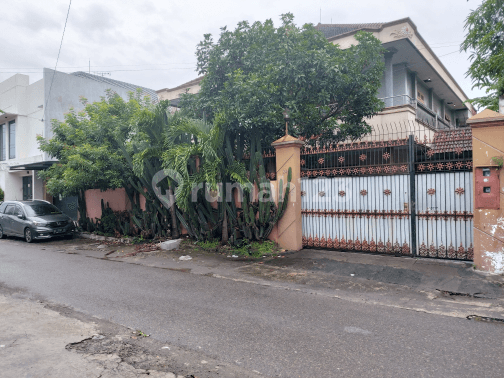 Luxury House in an Elite Neighborhood Near Urip Sumoharjo Solo