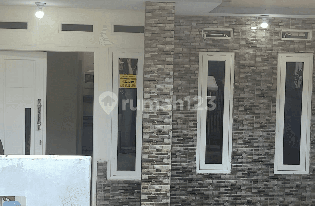 Bekasi house ready to live near toll gate close to station.