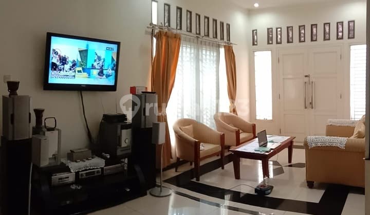 Rumah Besar di Pesanggrahan DKI