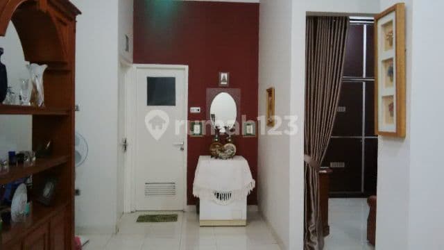 Rumah Strategis Dalam Komplek Di Cinere Dekat Ke Tol Desari