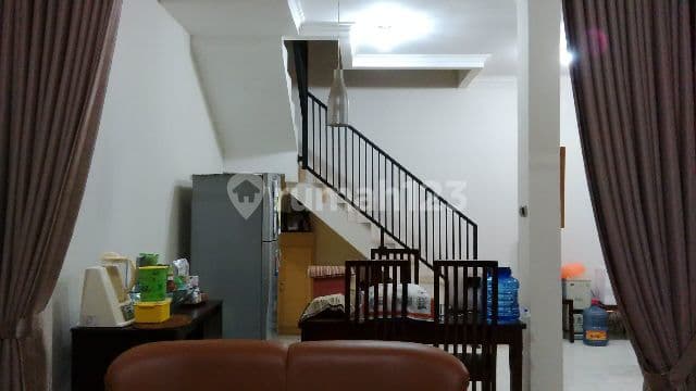 Rumah Strategis Dalam Komplek Di Cinere Dekat Ke Tol Desari