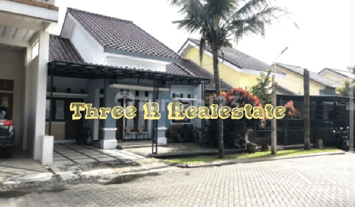 Rumah besar 1 lantai akses jalan sangat lebar dekat masjid