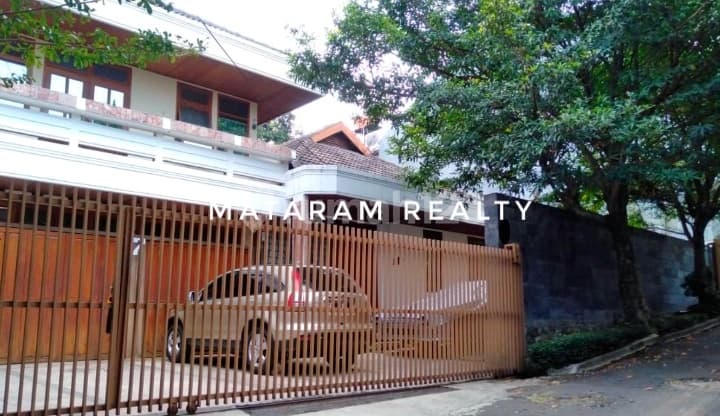Rumah Mewah Dan Asri, Lokasi Premium Di Setrasari, Dalam Komplek