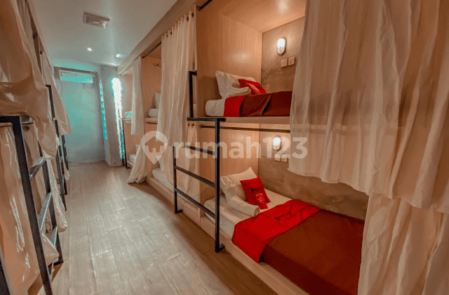HOSTEL CAPSULE MINIMALIS LOKASI STRATEGIS KUTA