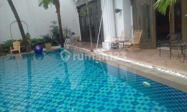 Nice House in Menteng Area