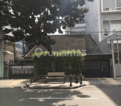 For sale old house by the side of Tanjung Duren Raya Road, West Jakarta.