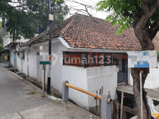 Rumah 1 lantai bangunan lama butuh renov pinggir jalan besar
