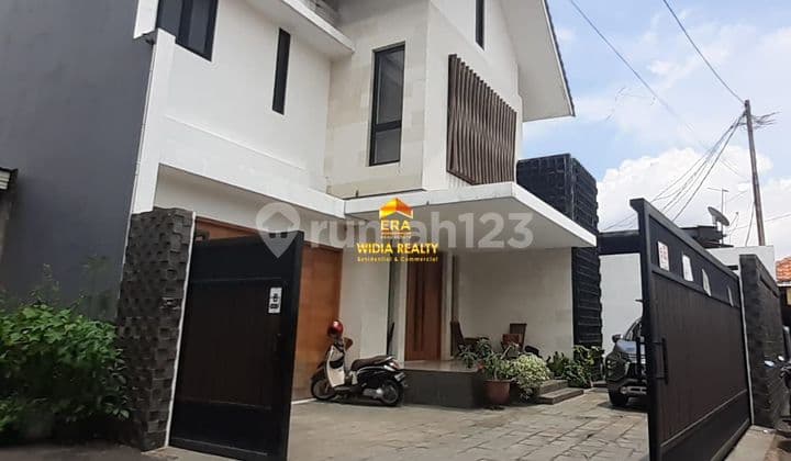 Nice 3-Story House with Swimming Pool in Cipete, South Jakarta