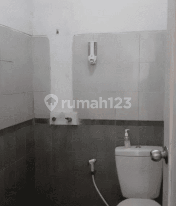 rumah di lokasi setra duta Bandung