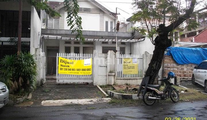 Rumah Bangunan Lama, Lokasi Pusat Kota, Cocok untuk usaha Resto/Cafe, Klinik, Kantor dsb