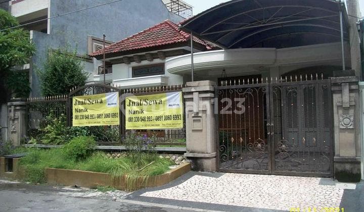 Rumah 1.5 Lantai, Bagus + Terawat, Row Jalan depan Lebar, Siap Huni