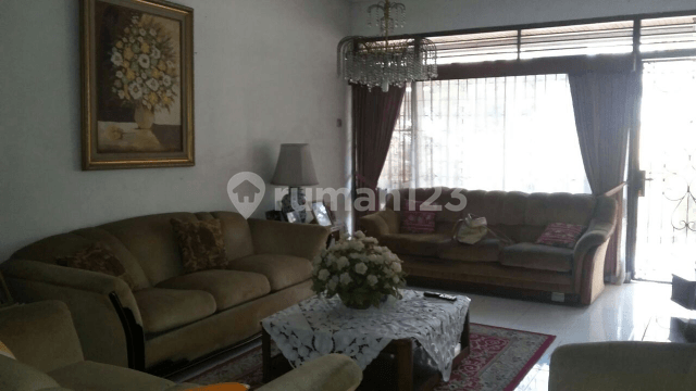 RUMAH TUA 2 LANTAI LAMANDAU