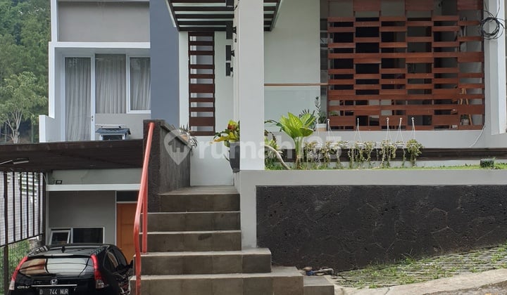 Rumah cantik minimalis, twrawat dan bagus siap huni.