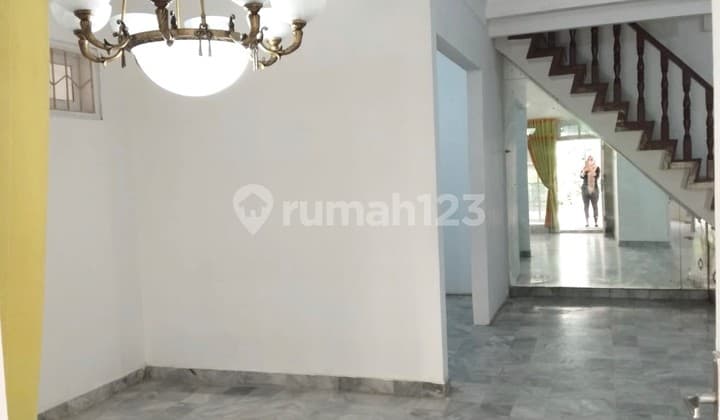 Rumah Cantik Tebet Luas 135m2