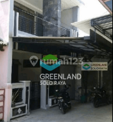 Rumah 2 Lantai Di Lingkungan Kampus UNS Solo