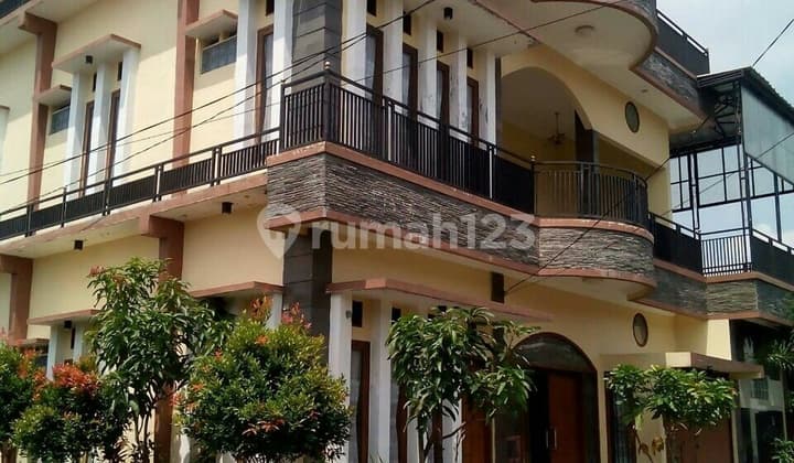 Rumah 3 lantai 15 KT cocok untuk Keluarga Besar di Komplek Perumahan RS Islam Buah Batu Bandung