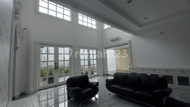 Rumah Mewah Siap Huni Masih Baru di Singgasana Pradana, Bandung