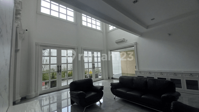 Rumah Mewah Siap Huni di Singgasana Pradana, Bandung