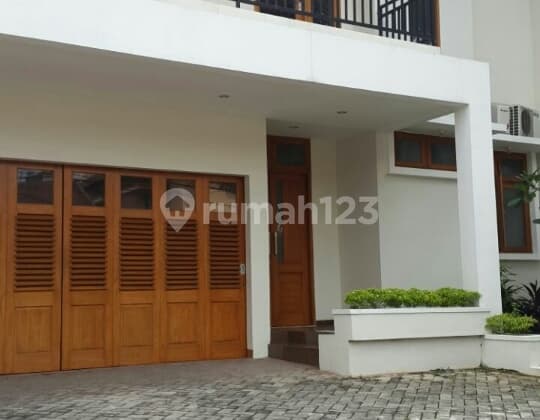 Rumah Sewa Modern Mewah dan Besar Kemang