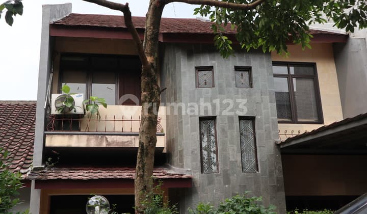Rumah Lama 2 lantai, Siap Huni, dekat Cinere Mall, Cinere, Depok