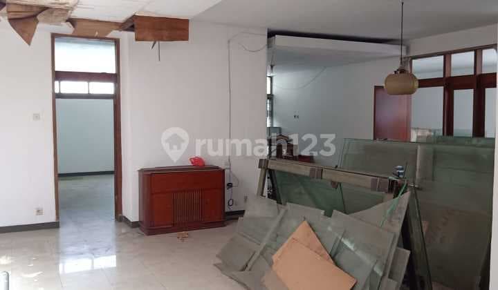 Rumah Jalan Elang Dekat Pusat Kota