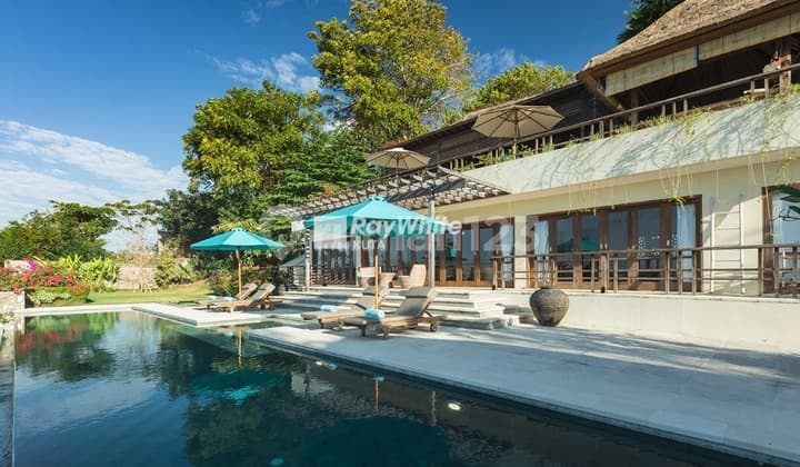 LUXURY VILLA AT PECATU WITH OCEAN VIEW
